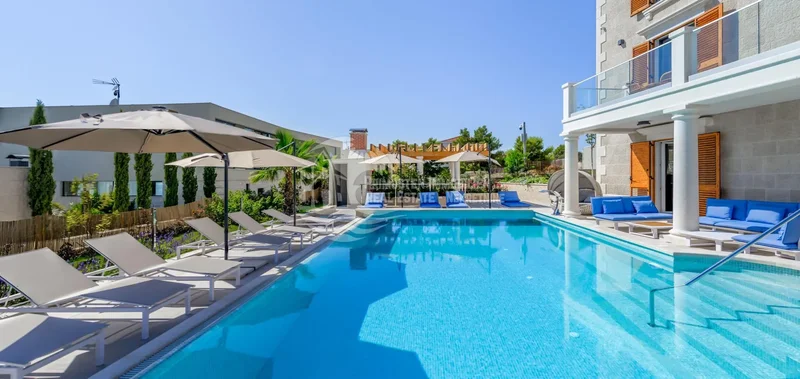 Exclusive villa in Rogoznica 50m from the sea