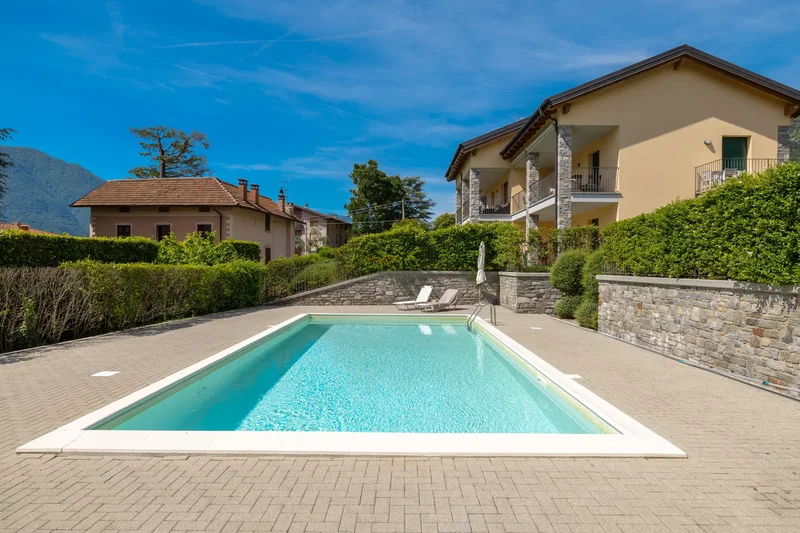 Three-room apartment with garden in Tremezzina – residence with swimming pool