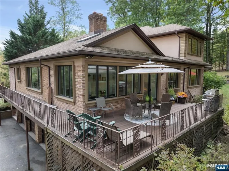 61 Overlook Drive, Woodcliff Lake, NJ 07677, Woodcliff Lake, New Jersey, United States. - Photo 32