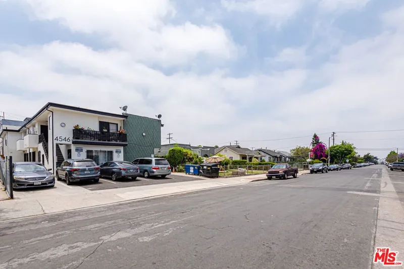 4546 W 17th Street, Los Angeles, California, United States. - Photo 7