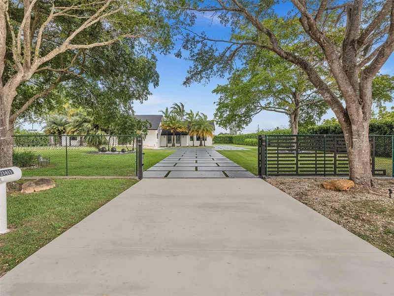 Single Family Residence in Homestead