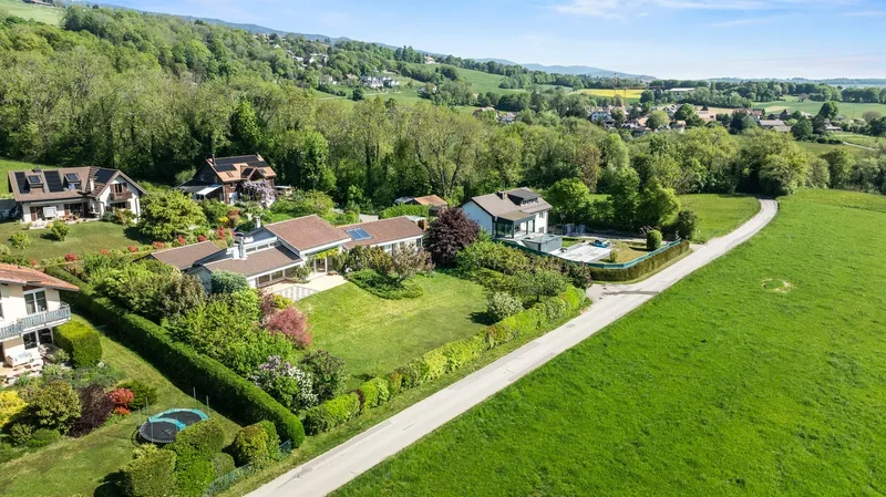 Arzier-Le Muids, Vaud, Switzerland. - Photo 14