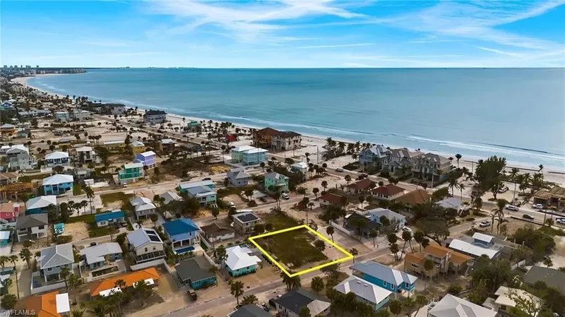 136 Madison CT, Fort Myers Beach, Florida, United States. - Photo 2