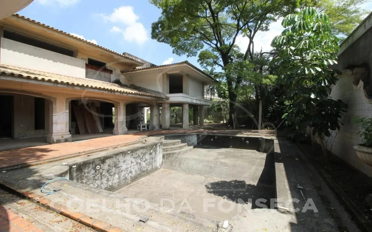 Exterior photo 4