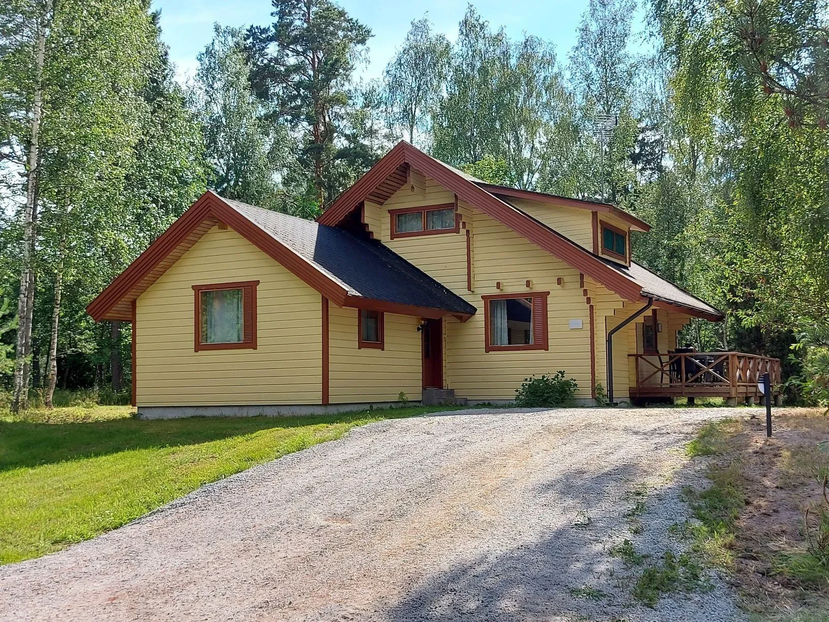 Exterior photo 8