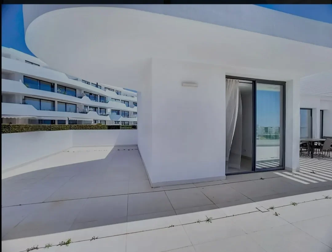 Exterior photo 4