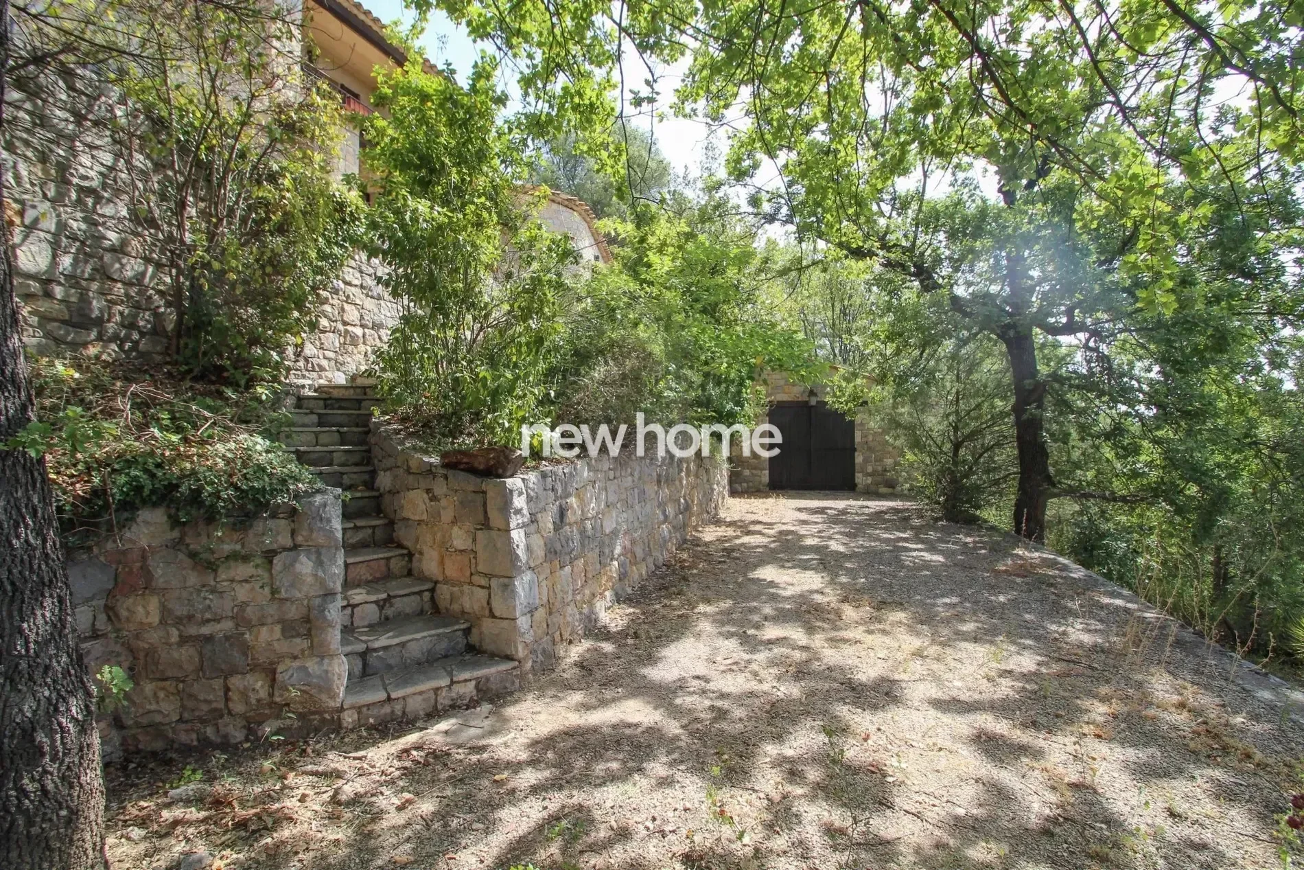 Exterior photo 4