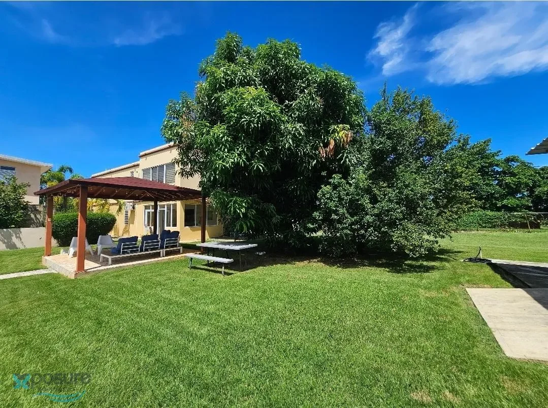 Exterior photo 6