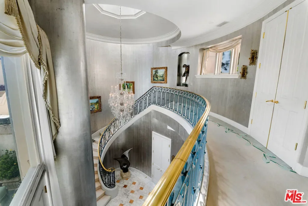 10275 Century Woods Drive, Los Angeles, California, United States. - Photo 37