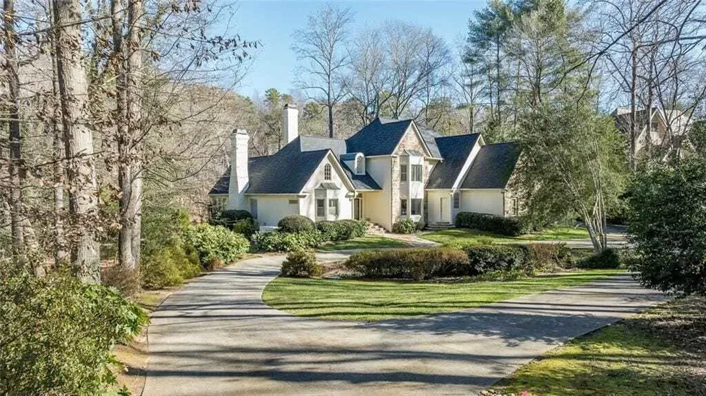 Exterior photo 3