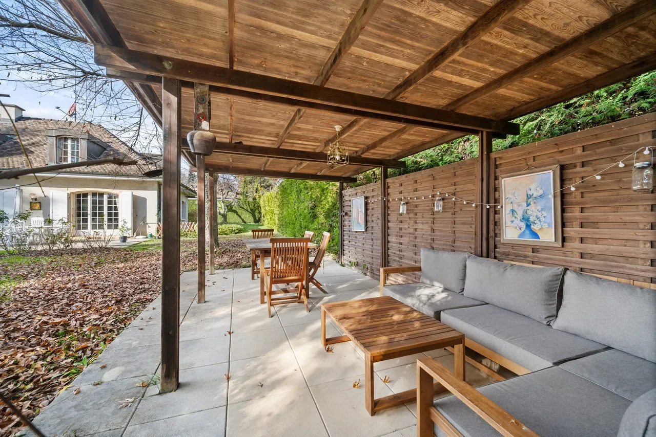 Exterior photo 2