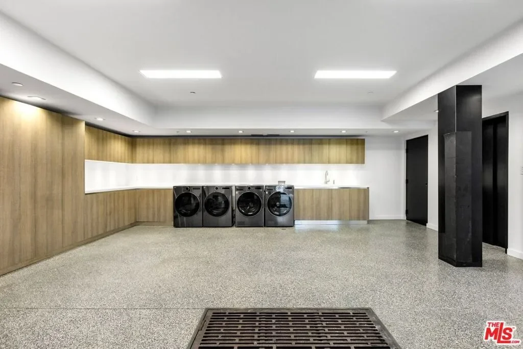 1317 Londonderry Place, Los Angeles, California, United States. - Photo 30