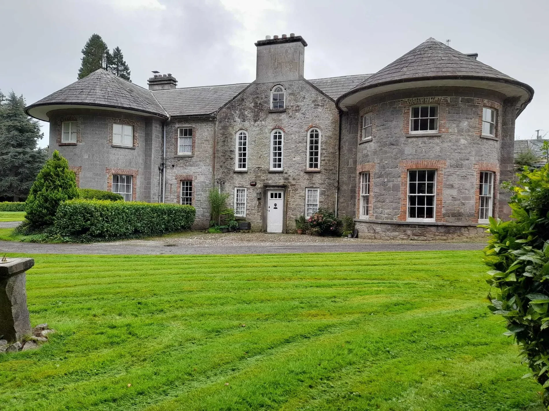 Exterior photo 5