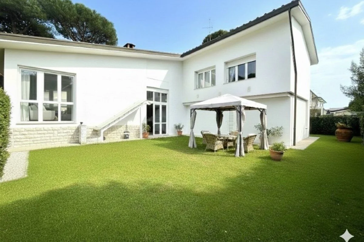 Exterior photo 8