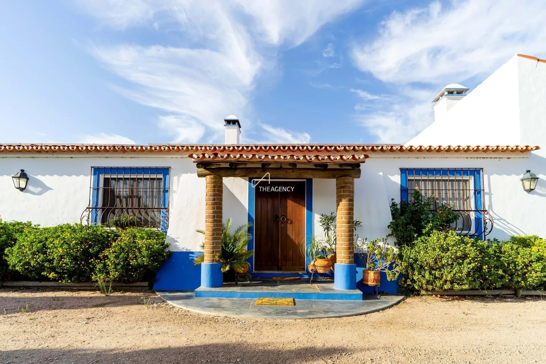 Exterior photo 9