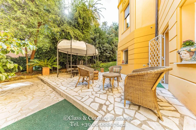 Villa Borghese Rome: Exclusive Garden Apartment 
