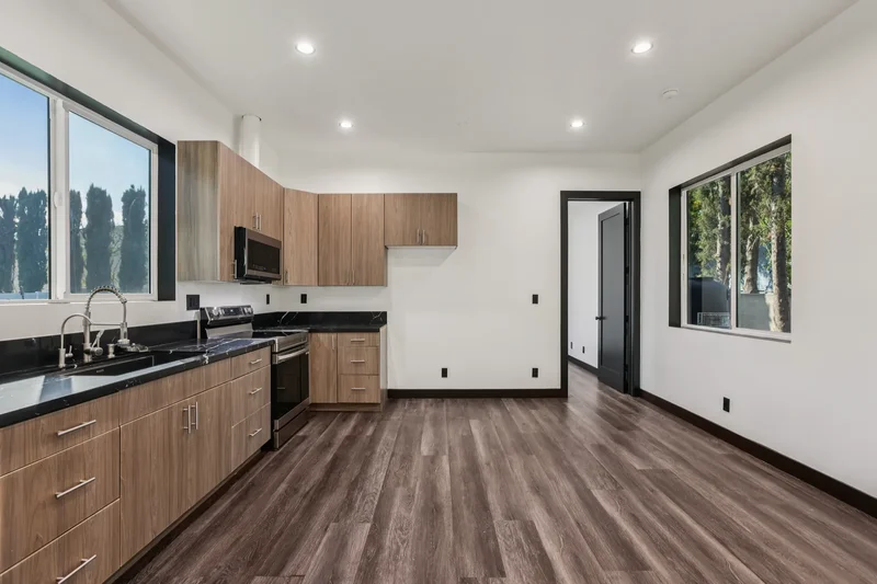 6233 Penfield Avenue , Los Angeles, CA 91367, Los Angeles, California, United States. - Photo 30