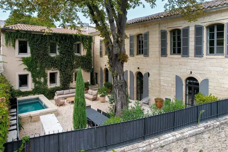 Superb property of 281 m² with garden in the center of Uzès