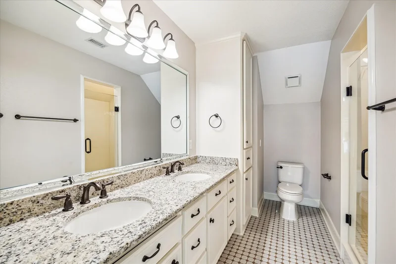 30 Halfmoon Court, The Woodlands, Texas, United States. - Photo 3