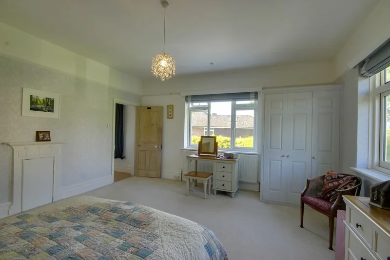 41 Lucastes Avenue, Haywards Heath, RH16 1JU, Haywards Heath, England, United Kingdom. - Photo 6