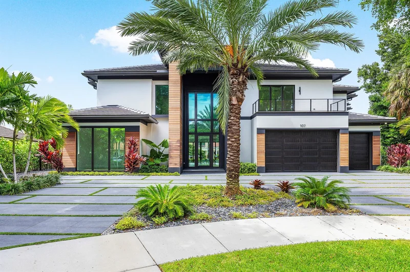 Single Family Residence in North Palm Beach