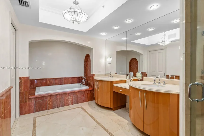 17875 Collins Ave 705, Golden Beach, Florida, United States. - Photo 31