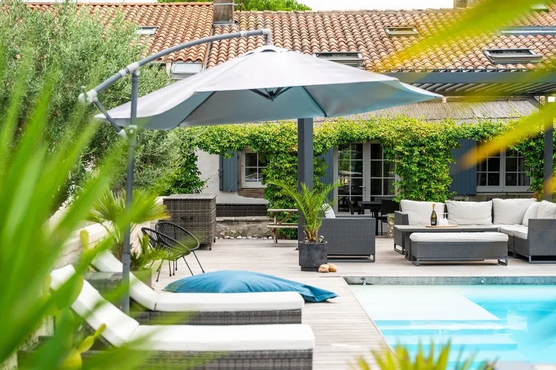 Renovated Charming Charentaise With Guest House In Médis