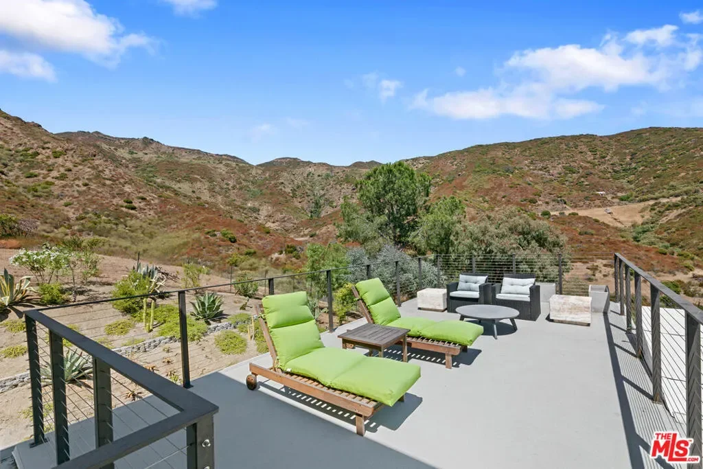 34067 Mulholland Highway, Malibu, California, United States. - Photo 14