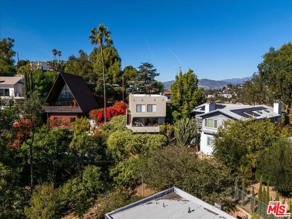 1358 Killarney Avenue, Los Angeles, California, United States. - Photo 11