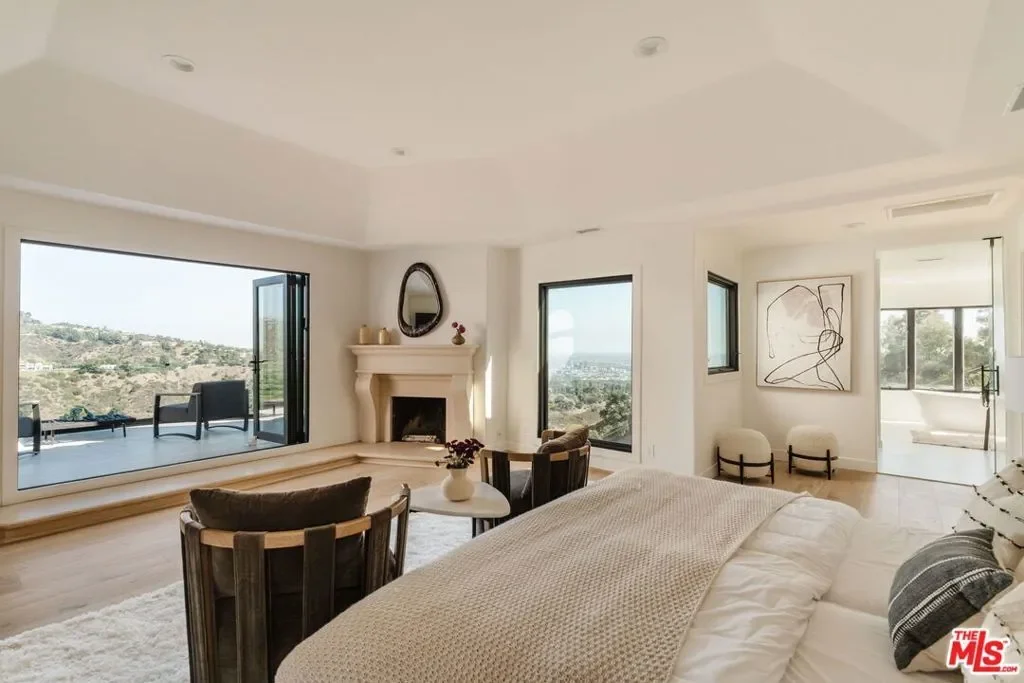 1648 Summitridge Drive, Beverly Hills, California, United States. - Photo 22