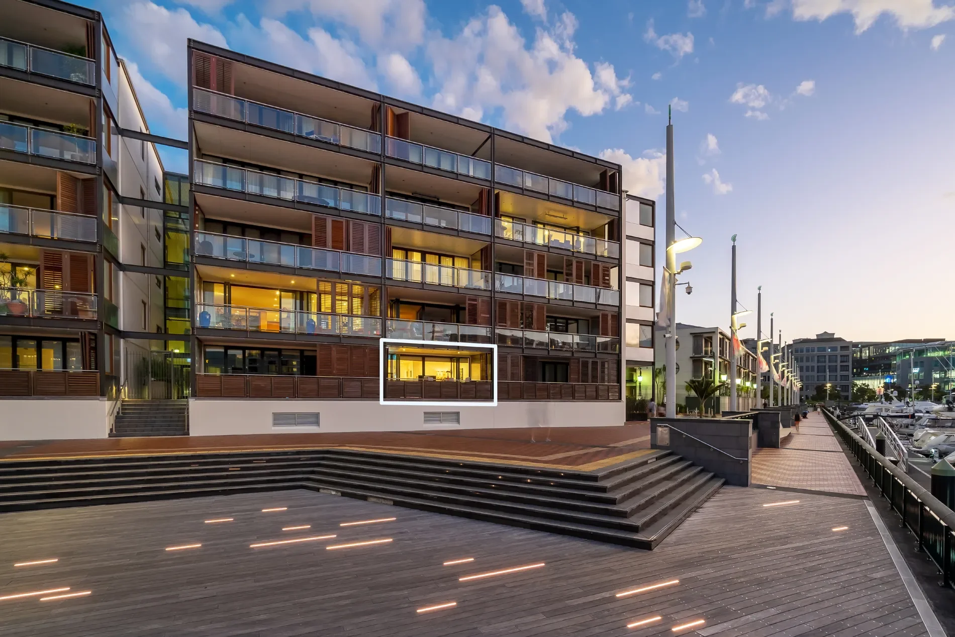 Exterior photo 5
