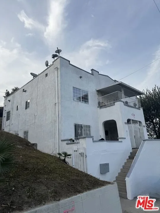 731 S Boyle Avenue, Los Angeles, California, United States. - Photo 14