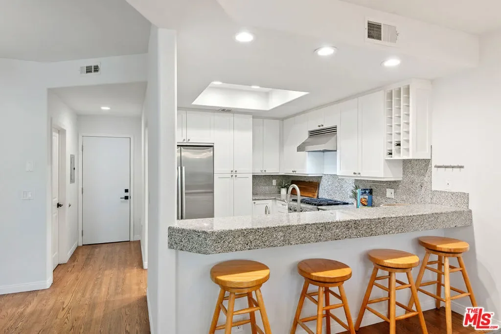6477 Zuma View Place 125, Malibu, California, United States. - Photo 11