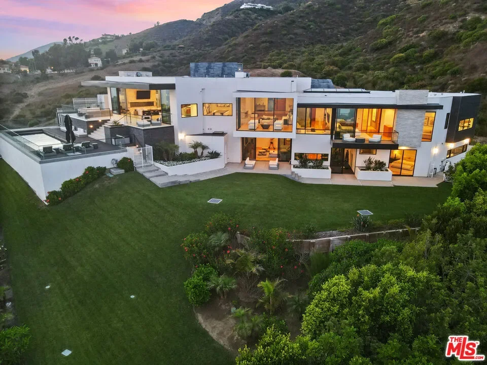 32357 Pacific Coast Highway, Malibu, California, United States. - Photo 30