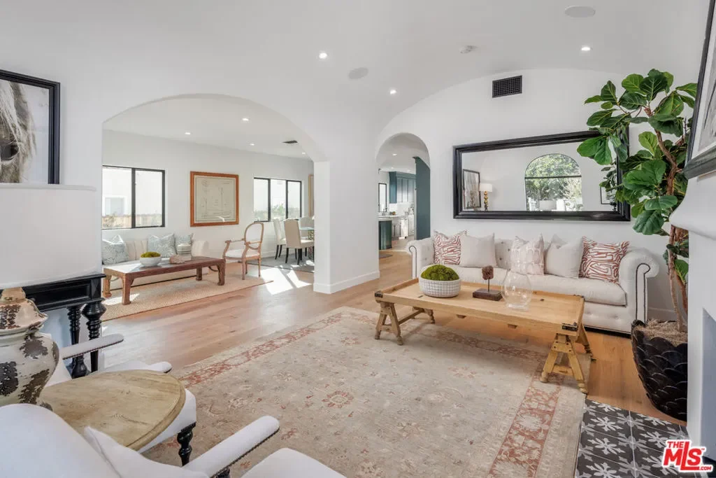 913 S Mullen Avenue, Los Angeles, California, United States. - Photo 25
