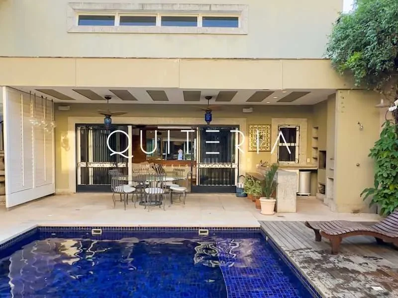 Exterior photo 4