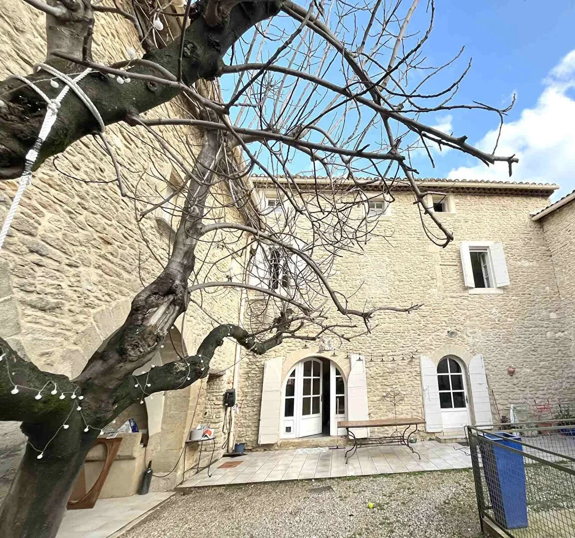 Exterior photo 3