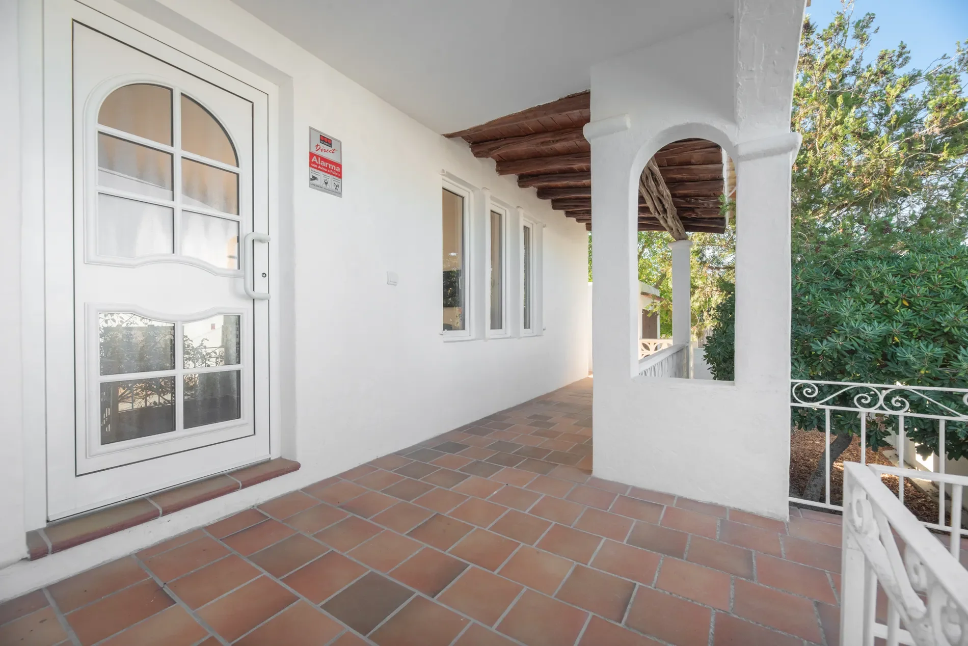 Exterior photo 4