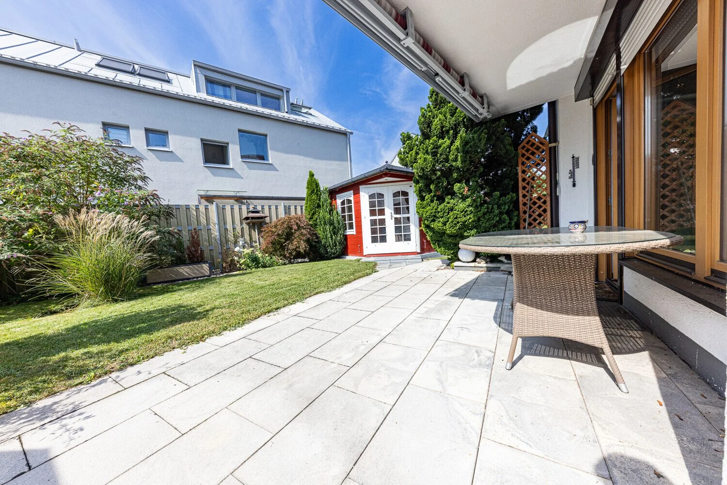 Exterior photo 5