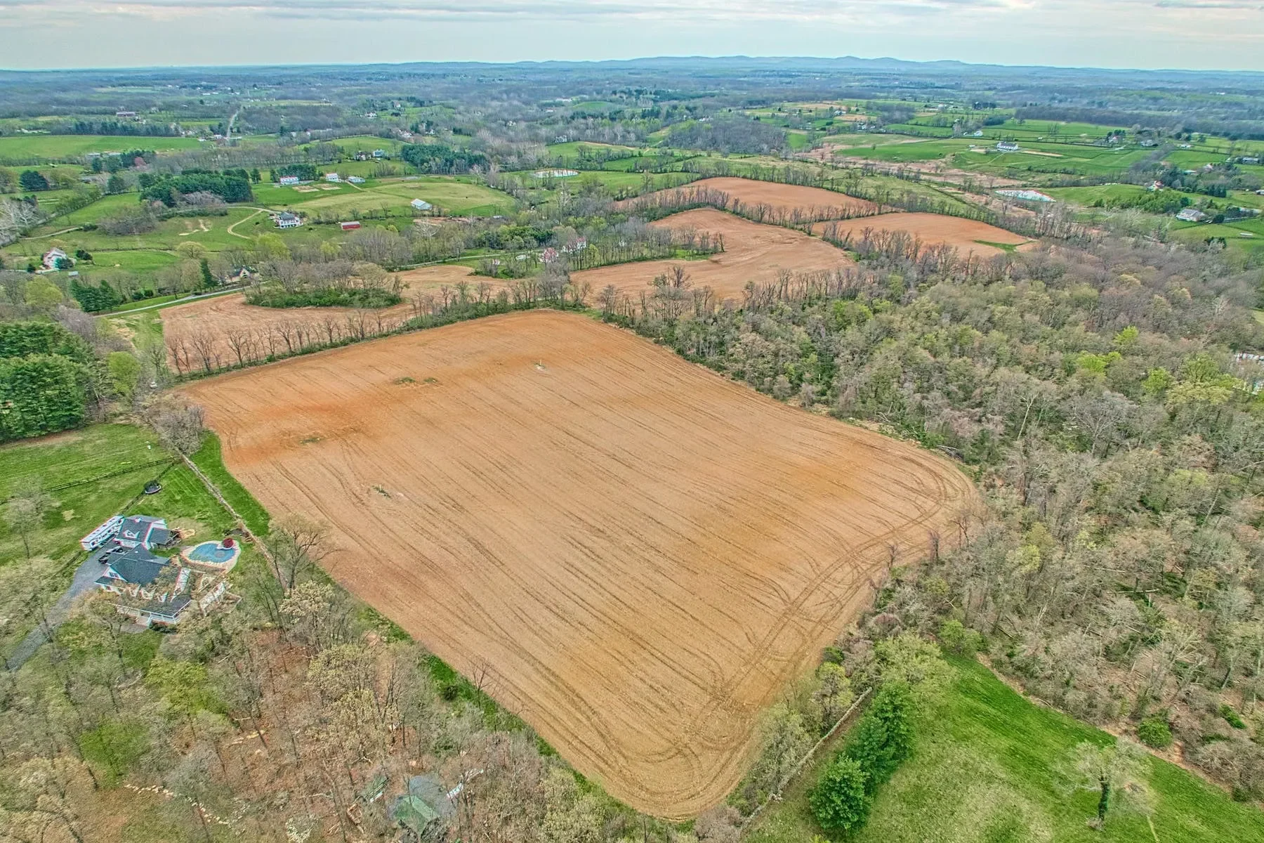 Snickersville Turnpike , Round Hill, VA 20141, Round Hill, Virginia, United States. - Photo 3