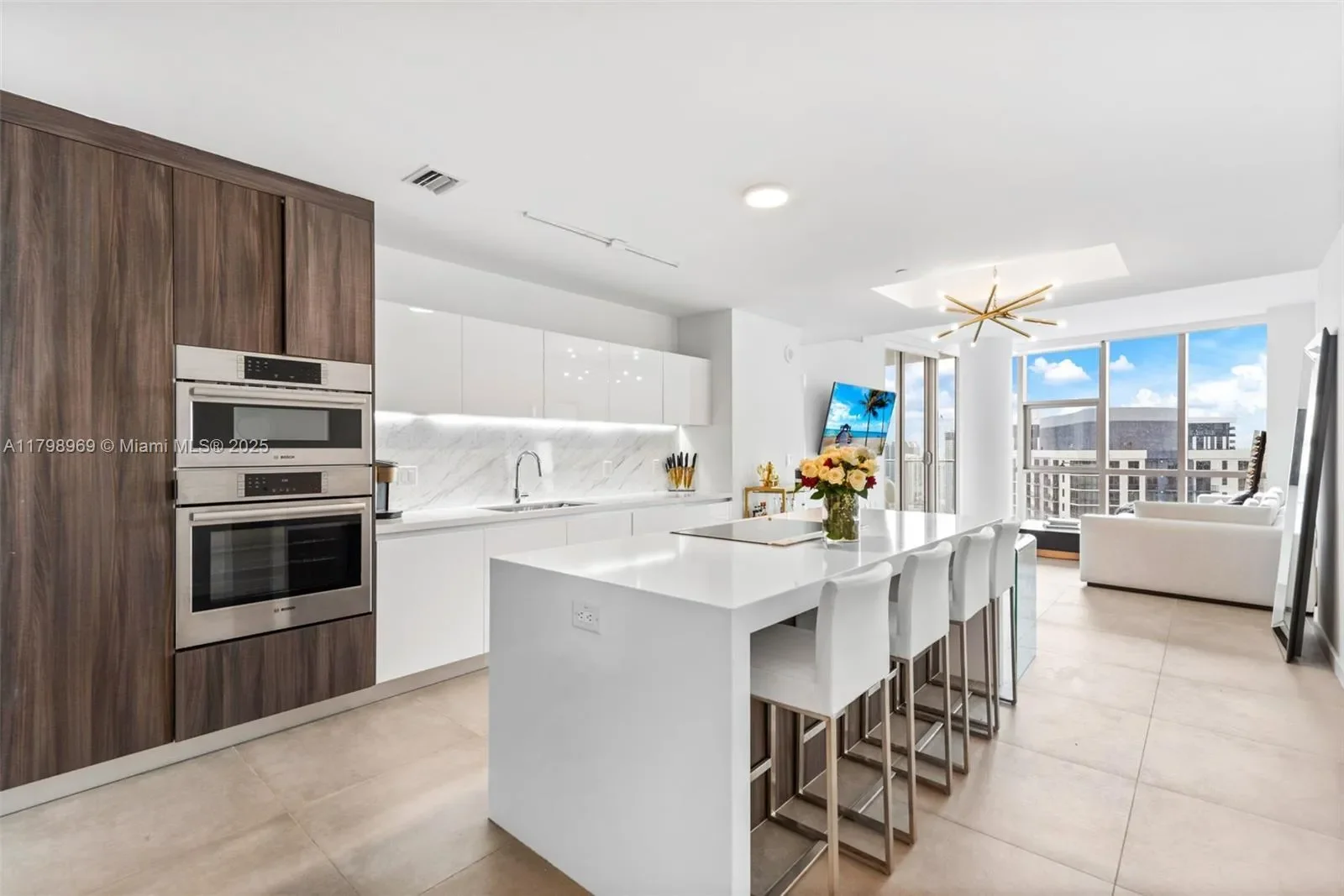 851 NE 1st Ave #4011, Miami, FL 33132, Miami, Florida, United States. - Photo 30