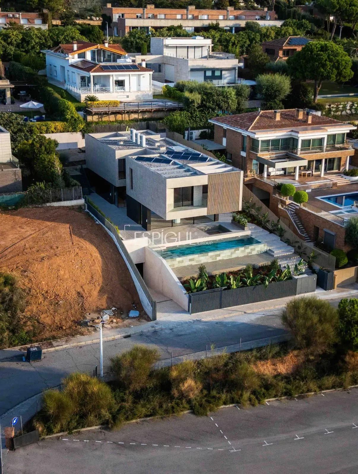 Exterior photo 6