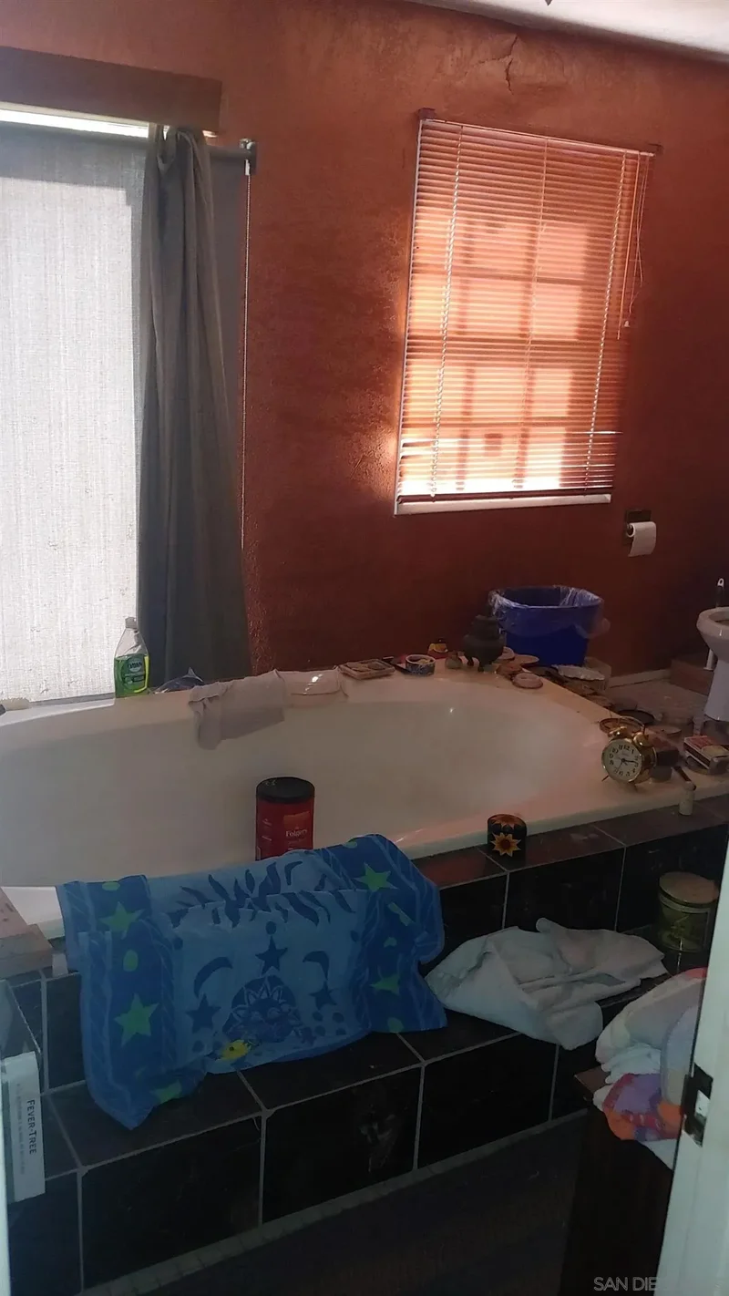 10843 Queen Ave, La Mesa, California, United States. - Photo 2