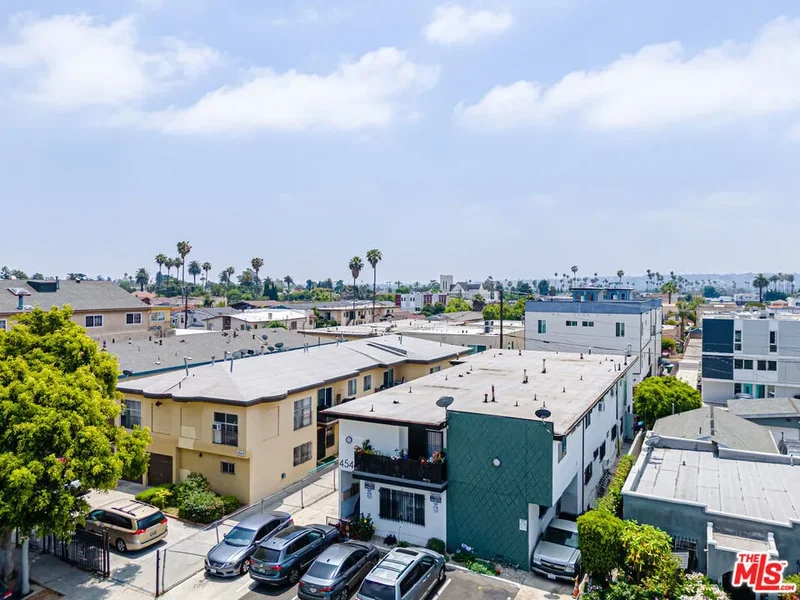 4546 W 17th Street, Los Angeles, California, United States. - Photo 19