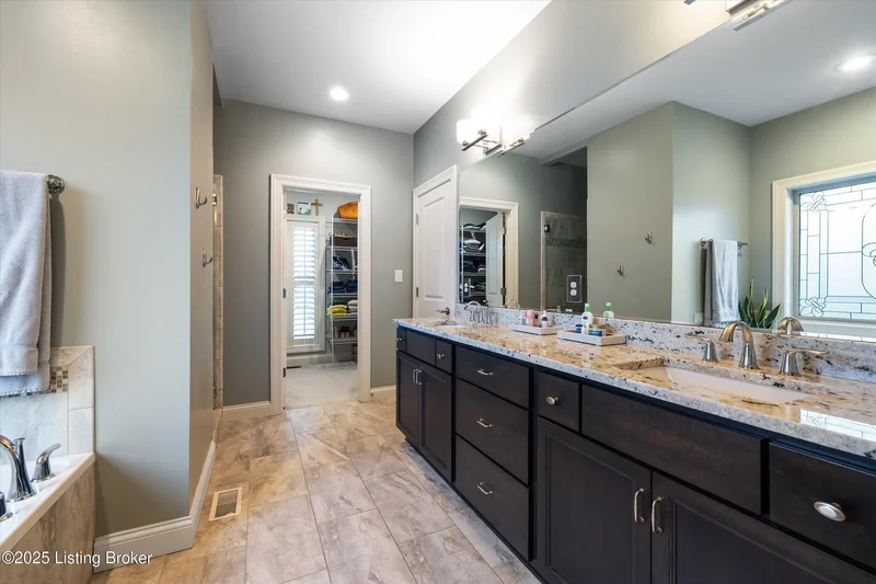 5203 Rock Ridge Dr, Louisville, KY 40241, Watterson Park, Kentucky, United States. - Photo 17