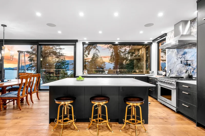6224 St Georges Ave, West Vancouver, BC V7W 1Z7, Canada, West Vancouver, British Columbia, Canada. - Photo 40