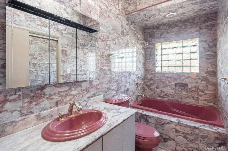 19 Birchwood Park Drive, Syosset, New York, United States. - Photo 5