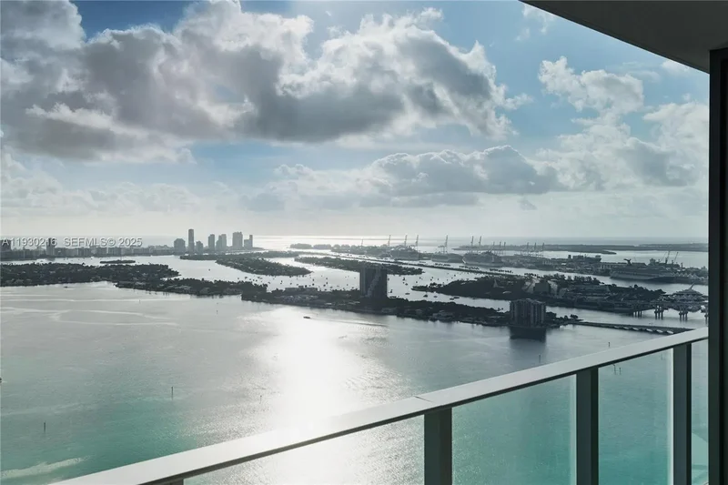 700 NE 24TH ST 4801, Miami, Florida, United States. - Photo 17