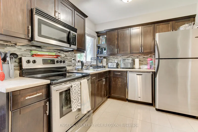256 Penn Avenue, Newmarket, Ontario, Canada. - Photo 6