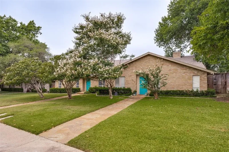 7517 Meadow Oaks Drive, Dallas, Texas, United States. - Photo 1